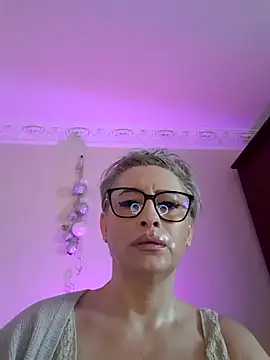 LunaBlaise online show from 7, 5, 2026