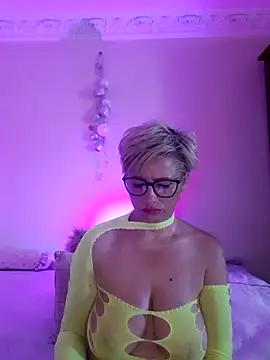 LunaBlaise online show from 22, 6, 2026