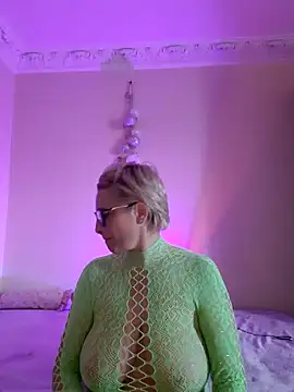 LunaBlaise online show from 7, 6, 2026