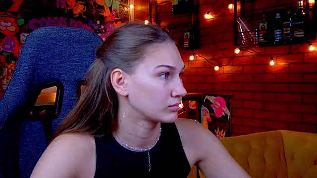 Snapshot of Sweet_Emilya chatting on 20, 5, 2026 Sweet Emilya online show from 20, 5, 2026