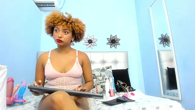 Snapshot of Saray_sexylove chatting on 3, 5, 2026 Saray sexylove online show from 3, 5, 2026