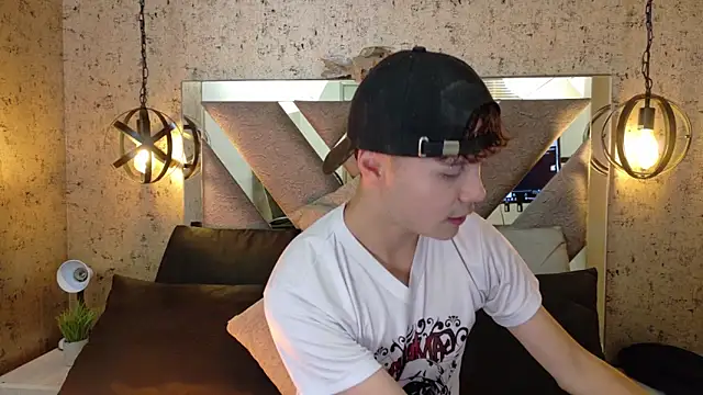 Crush Nier online show from 27, 2, 2026