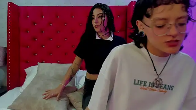 CaliferAndAurora online show from 11, 4, 2026