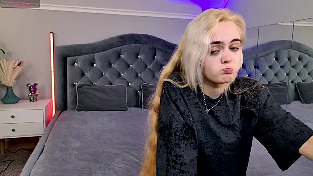 Snapshot of Bambi_Bloom chatting on 2, 3, 2026 Bambi Bloom online show from 2, 3, 2026