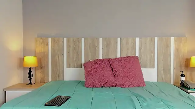 EmilySearss online show from 10, 4, 2026