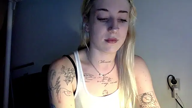 Snapshot of EmmyWet chatting on 23, 6, 2026 EmmyWet online show from 23, 6, 2026