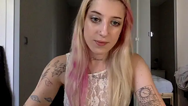 Snapshot of EmmyWet chatting on 11, 7, 2026 EmmyWet online show from 11, 7, 2026