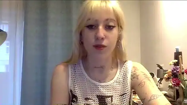 Snapshot of EmmyWet chatting on 11, 6, 2026 EmmyWet online show from 11, 6, 2026
