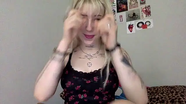 Snapshot of EmmyWet chatting on 15, 6, 2026 EmmyWet online show from 15, 6, 2026