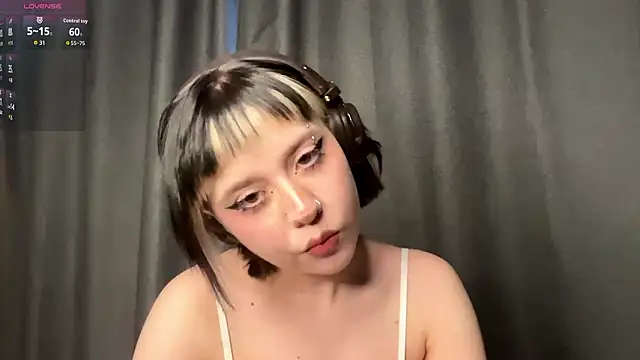 AueshaSimon online show from 8, 3, 2026