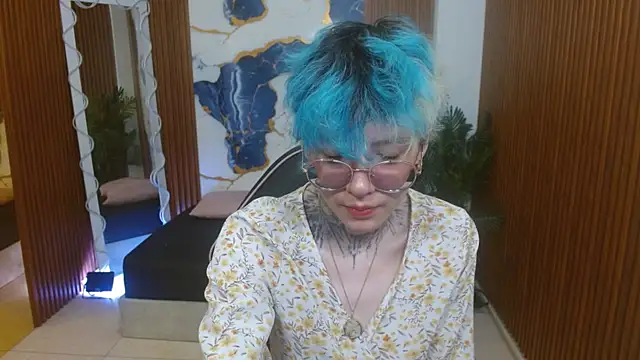 Lyra tay online show from 22, 4, 2026