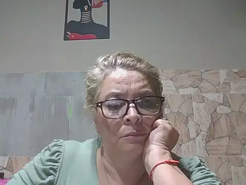 Snapshot of momismilf544 chatting on 28, 3, 2026 momismilf544 online show from 28, 3, 2026