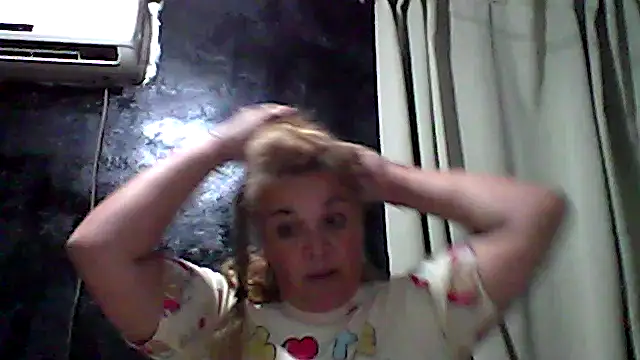 momismilf544 online show from 15, 4, 2026
