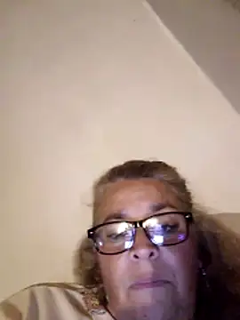 momismilf544 online show from 1, 4, 2026