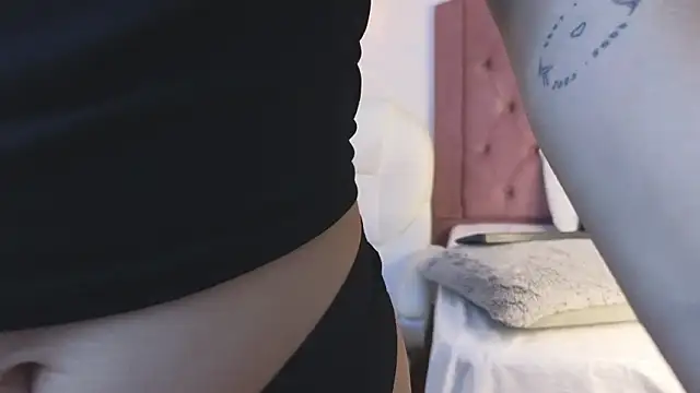 Snapshot of Sophie_Bloom__ chatting on 1, 3, 2026 Sophie Bloom online show from 1, 3, 2026