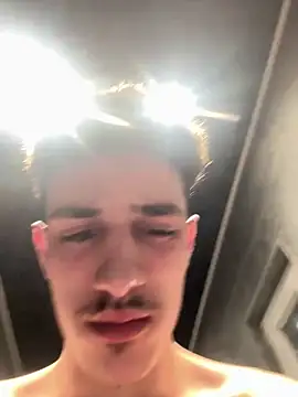 KillianLau26510 online show from 9, 4, 2026