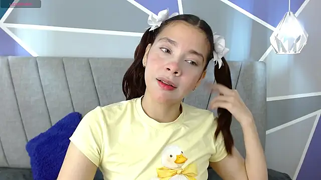 Snapshot of Sweet_kitty_05 chatting on 18, 6, 2026 Sweet kitty 05 online show from 18, 6, 2026