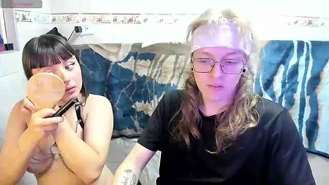 Laureles6667 online show from 10, 4, 2026