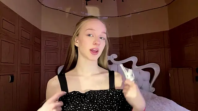 Anika Socutehe online show from 10, 3, 2026