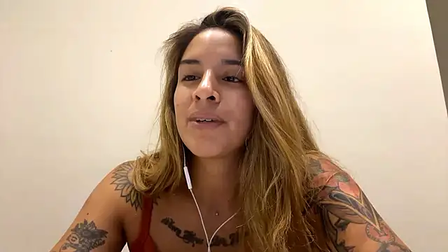 Snapshot of DeadraWestveer chatting on 4, 3, 2026 DeadraWestveer online show from 4, 3, 2026