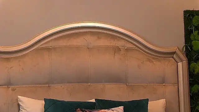 Kim Skyleer online show from 7, 3, 2026