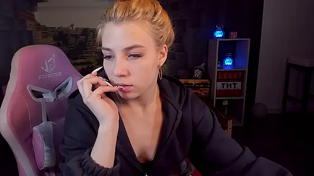 RosaFowler online show from 28, 3, 2026