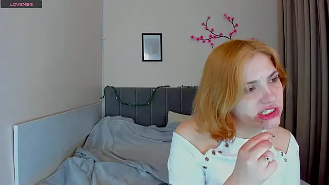 DellaRows online show from 10, 4, 2026