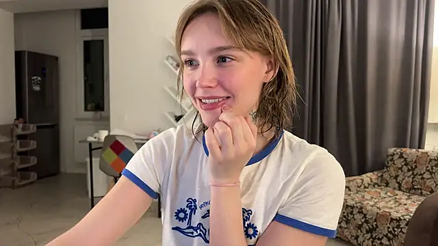 Snapshot of Lolatatee chatting on 13, 5, 2026 Lolatatee online show from 13, 5, 2026