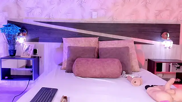 Snapshot of Natalia_Cruzz chatting on 12, 7, 2026 Natalia Cruzz online show from 12, 7, 2026