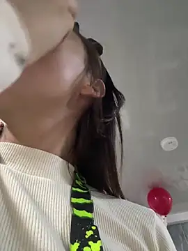   Nahomy online show from 5, 3, 2026