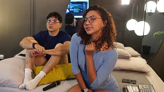 Mia and Belmonth online show from 4, 3, 2026