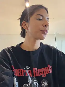 VioletaHills  online show from 2, 4, 2026