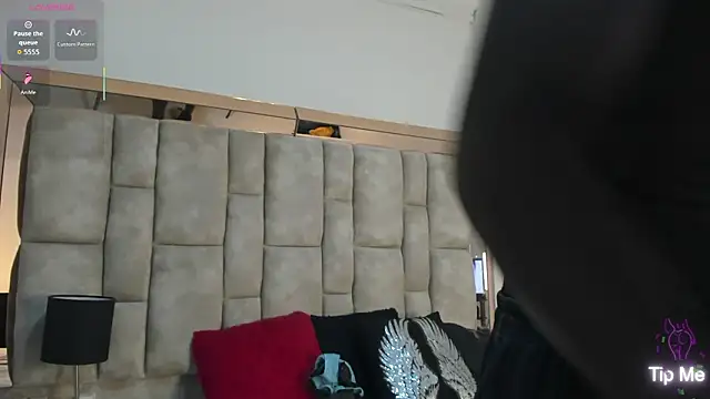 Titan Moreno  online show from 14, 3, 2026