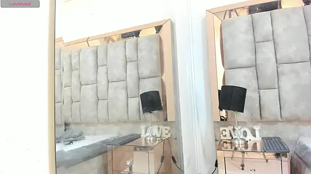 Titan Moreno  online show from 18, 4, 2026