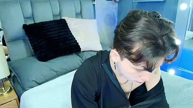 hollannd  online show from 7, 4, 2026