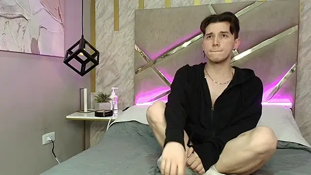 hollannd  online show from 8, 4, 2026