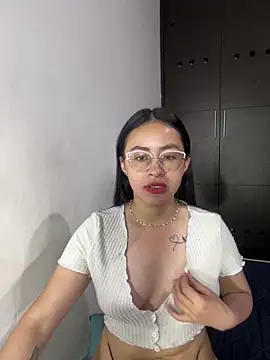 Snapshot of Anni_Rose chatting on 16, 4, 2026 Anni Rose online show from 16, 4, 2026