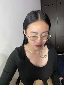 Snapshot of Anni_Rose chatting on 11, 4, 2026 Anni Rose online show from 11, 4, 2026