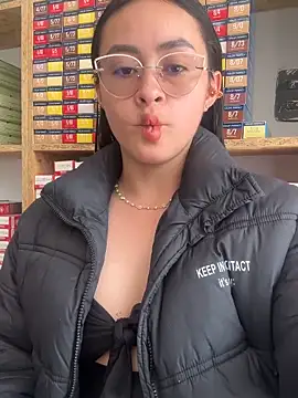 Snapshot of Anni_Rose chatting on 13, 4, 2026 Anni Rose online show from 13, 4, 2026