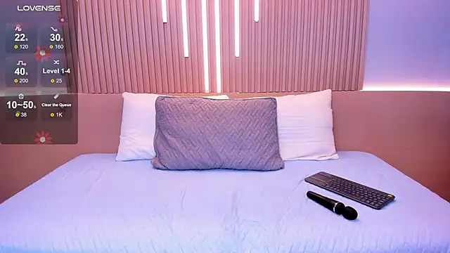 Zoee cute  online show from 14, 4, 2026