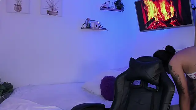 AlaiaRogers online show from 30, 4, 2026