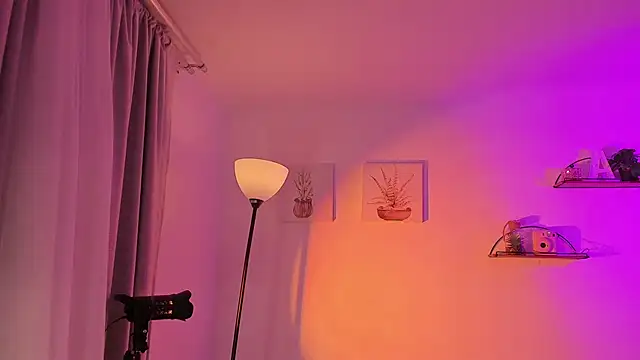 AlaiaRogers online show from 22, 4, 2026