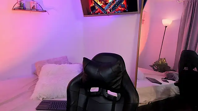 AlaiaRogers online show from 3, 6, 2026