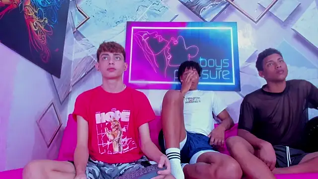 Snapshot of Aron_guys chatting on 28, 2, 2026 Aron guys online show from 28, 2, 2026