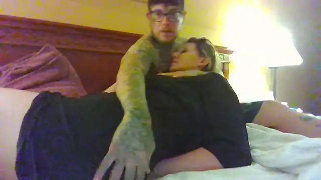 Darkcrowncouple online show from 28, 2, 2026