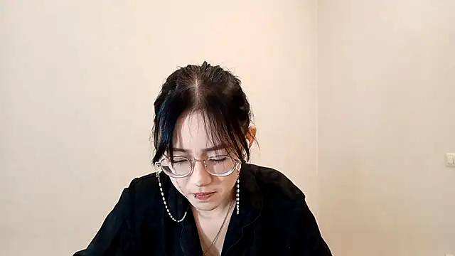 Snapshot of SolvedGlobe chatting on 23, 4, 2026 SolvedGlobe online show from 23, 4, 2026