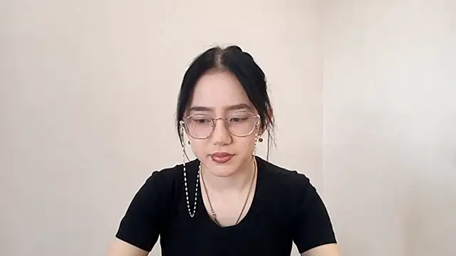 Snapshot of SolvedGlobe chatting on 17, 4, 2026 SolvedGlobe online show from 17, 4, 2026