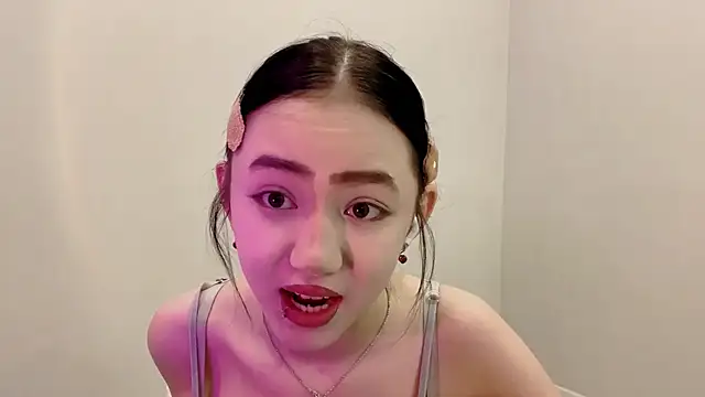 Snapshot of SolvedGlobe chatting on 15, 5, 2026 SolvedGlobe online show from 15, 5, 2026