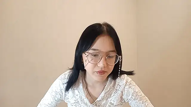 Snapshot of SolvedGlobe chatting on 18, 4, 2026 SolvedGlobe online show from 18, 4, 2026