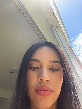 Mia-villalobos online show from 2, 4, 2026